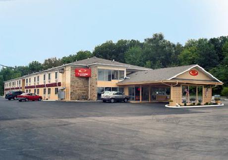 Econo Lodge  Inn & Suites Warren