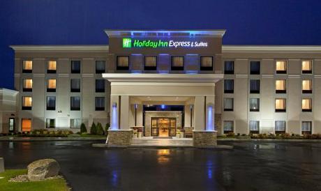 Holiday Inn Express Hotel & Suites MALONE