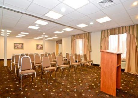 Comfort Inn & Suites Airport-American Way