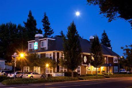 BEST WESTERN PLUS Elm House Inn