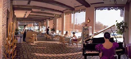 Sainty Lakeside Hotel