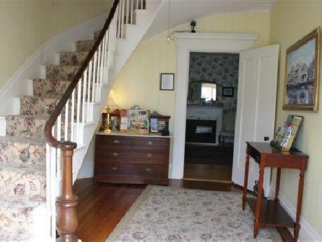 The Brass Lantern Inn