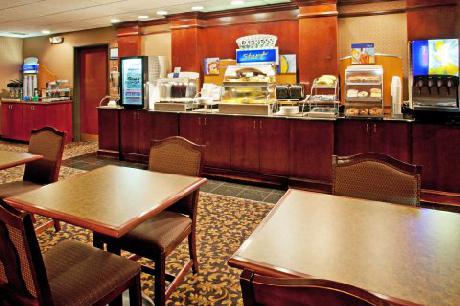 Holiday Inn Express Hotel & Suites WOODHAVEN