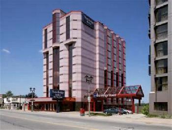 Travelodge Hotel Niagara Falls By the Falls