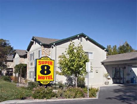 Super 8 Willits