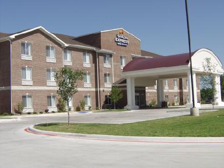 Holiday Inn Express Hotel & Suites COMMERCE