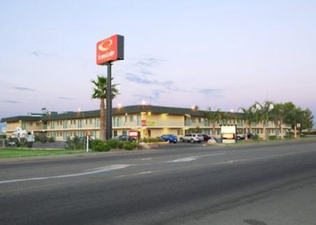 Econo Lodge  Inn & Suites I-5 at Rt. 58