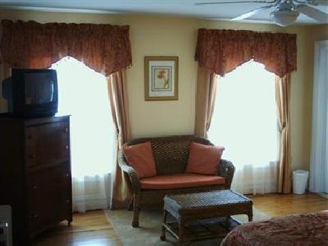 Four Creeks Bed&Breakfast