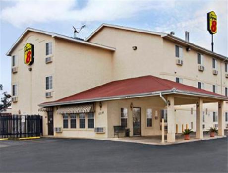 Super 8 San Antonio SeaWorld/Medical Ctr Area
