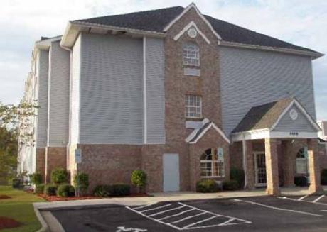 Econo Lodge  Inn & Suites Shallotte