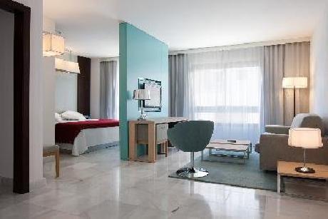 NH Algeciras Suites