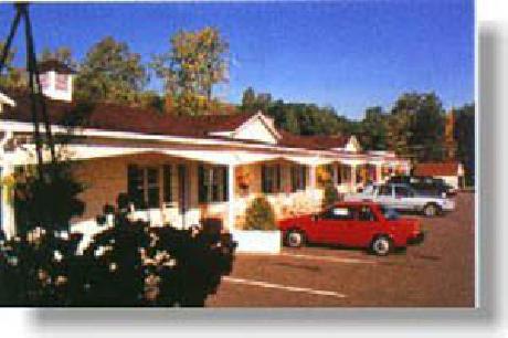 Longhouse Lodge Motel