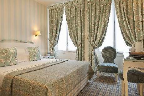 Etoile Saint Ferdinand Hotel