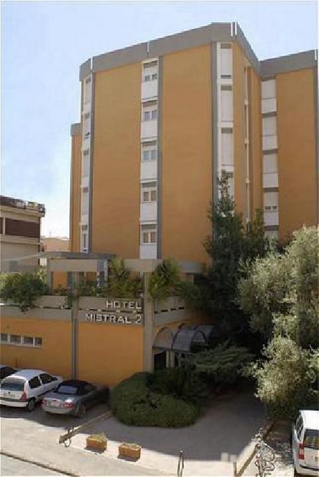 Mistral 2 Hotel Oristano