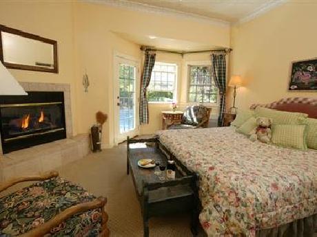 Maison Fleurie, A Four Sisters