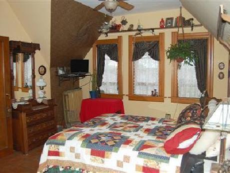 Schuster Mansion Bed & Breakfa