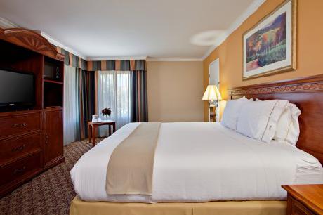 Holiday Inn Express MORENO VALLEY (LAKE PERRIS)
