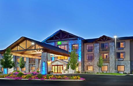 Holiday Inn Express Hotel & Suites CHENEY