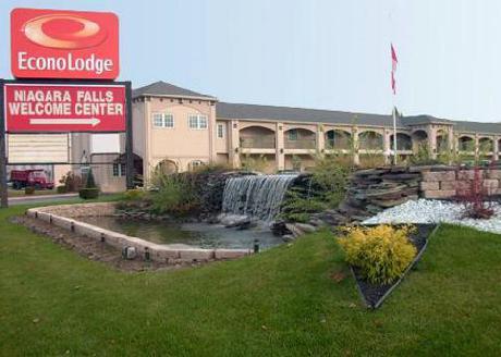 Econo Lodge at the Falls North