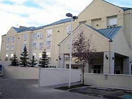 Econo Lodge Inn & Suites University