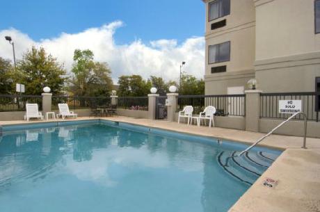 Red Roof Inn and Suites Savannah Gateway