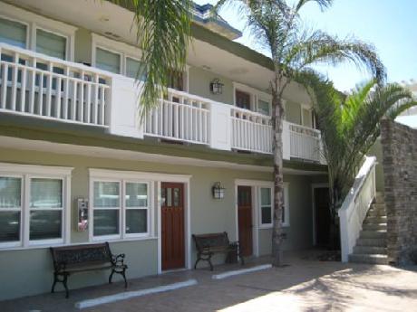 Coronado Island Inn