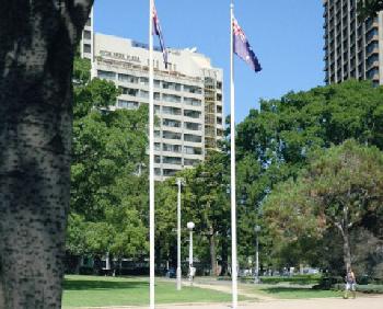 Oaks Hyde Park Plaza