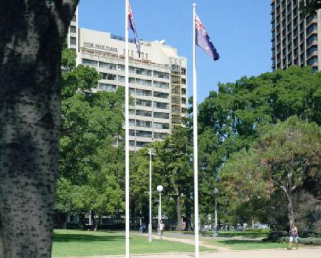 Oaks Hyde Park Plaza