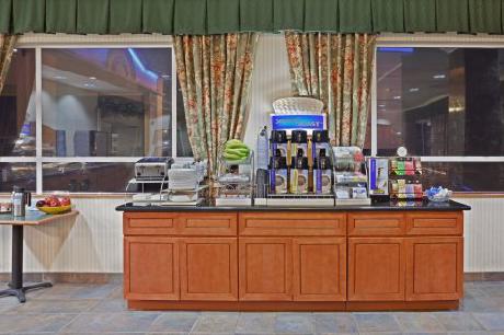 Holiday Inn Express Hotel & Suites SEATTLE (NORTHGATE MALL AREA)