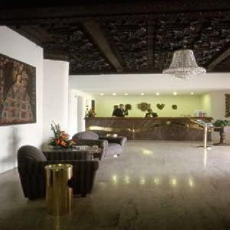 THUNDERBIRD CARRERA HTL CASINO