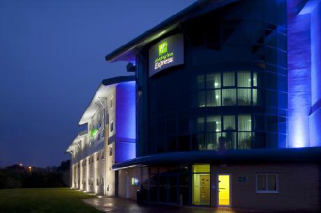 Holiday Inn Express SOUTHAMPTON M27, JCT.7