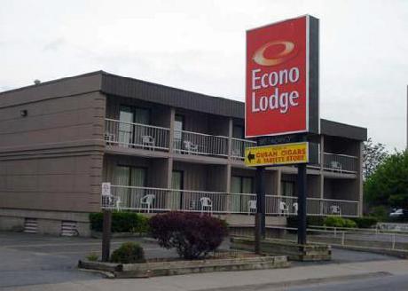 Econo Lodge By the Falls