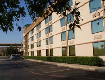 Ramada Dallas North Hotel And Conference Center