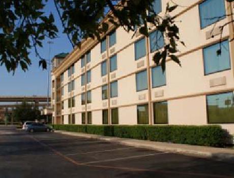 Ramada Dallas North Hotel And Conference Center