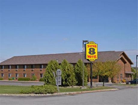 Super 8 Ticonderoga