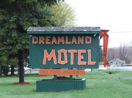 Dreamland Motel