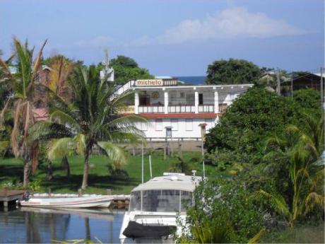 Michelo Suites a 3 Palms Hotel