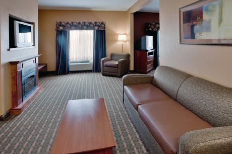 Holiday Inn Express Hotel & Suites SUFFOLK