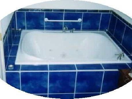 Antons on the Lake Country Inn