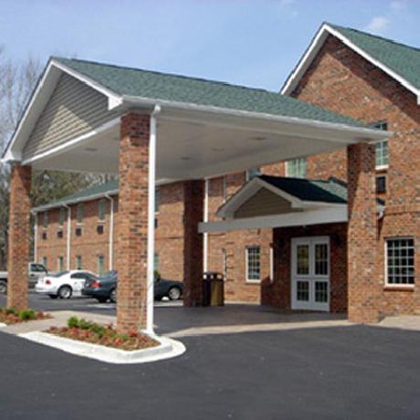 Mountain Inn & Suites Airport