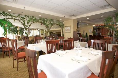 Monte Carlo Inns Airport Suites