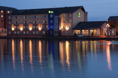 Holiday Inn Express CARDIFF BAY