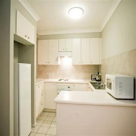 PINNACLE SERVICED APARTMENTS