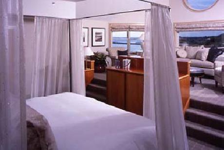 The Breakwater Inn and Spa