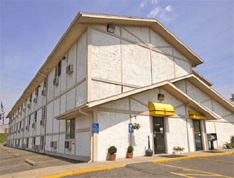 Super 8 St. Clairsville OH/Wheeling WV Area