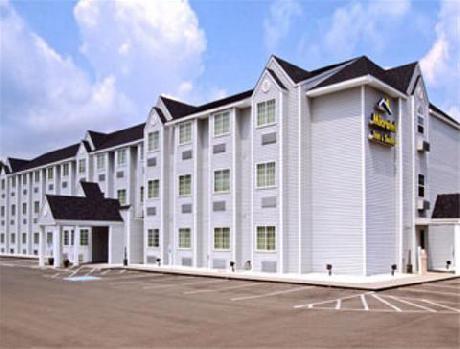 Microtel Gassaway Sutton