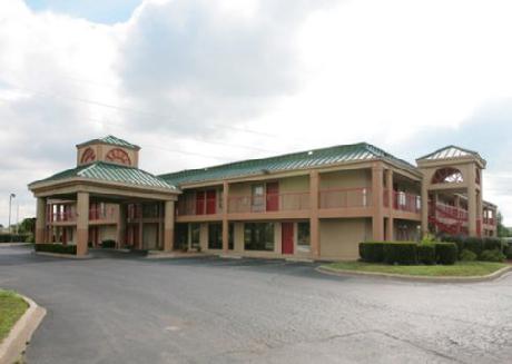 Econo Lodge & Suites