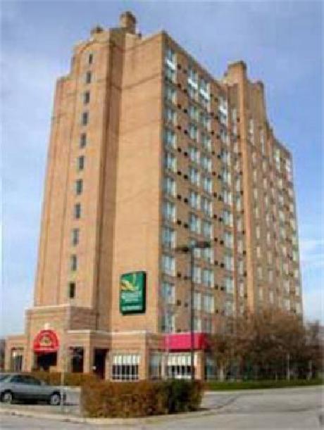 Quality Hotel & Suites Airport East