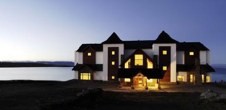 Xelena Deluxe Suites Hotel