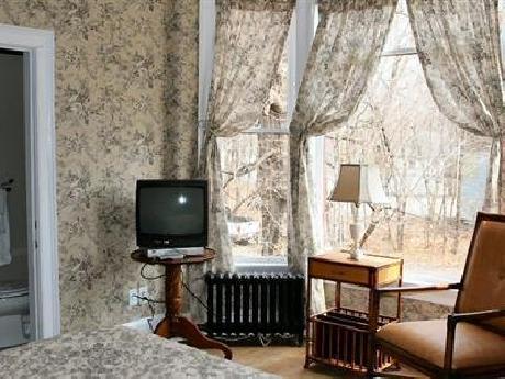 Brambles Inn & Gardens